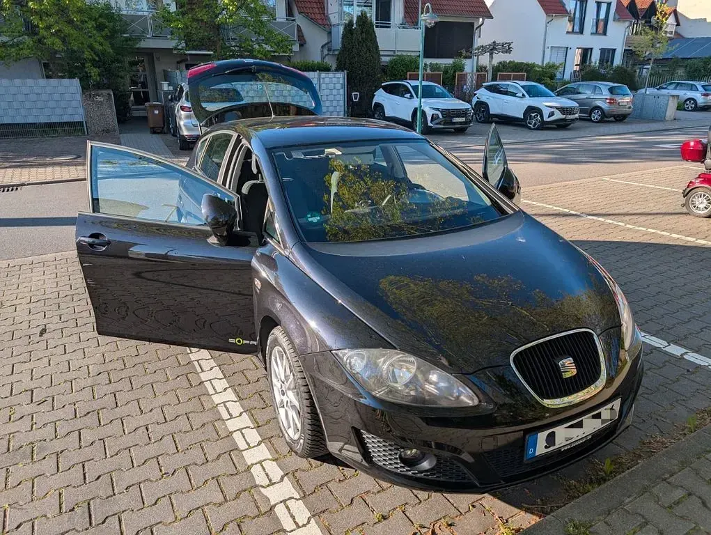 Usata Seat Leon 105 CV (77 kW) 2011 Nero Utilitaria