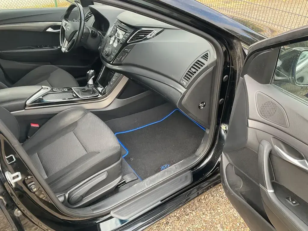 Gebraucht Hyundai i40 Edition 136 PS (100 kW) 2015 Schwarz Kombi