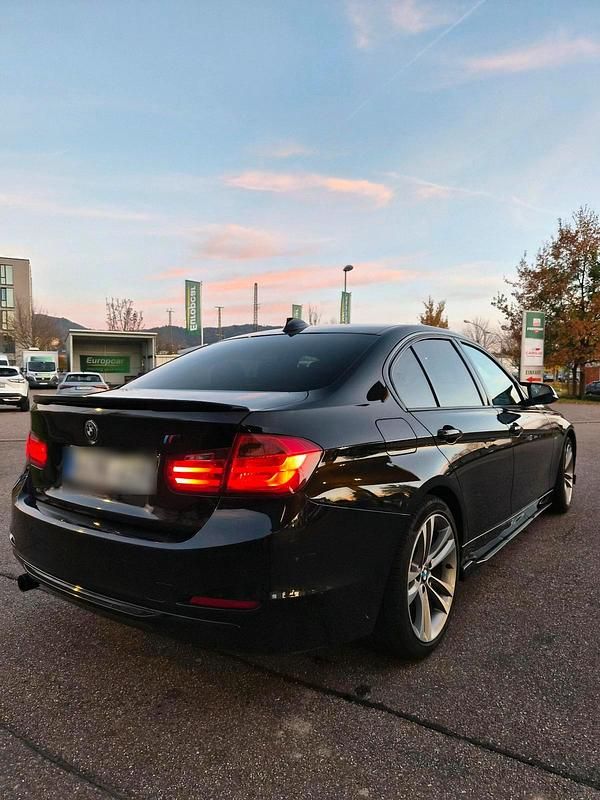 Gebraucht BMW 320 Sport Line 184 PS (135 kW) 2012 Schwarz Limousine