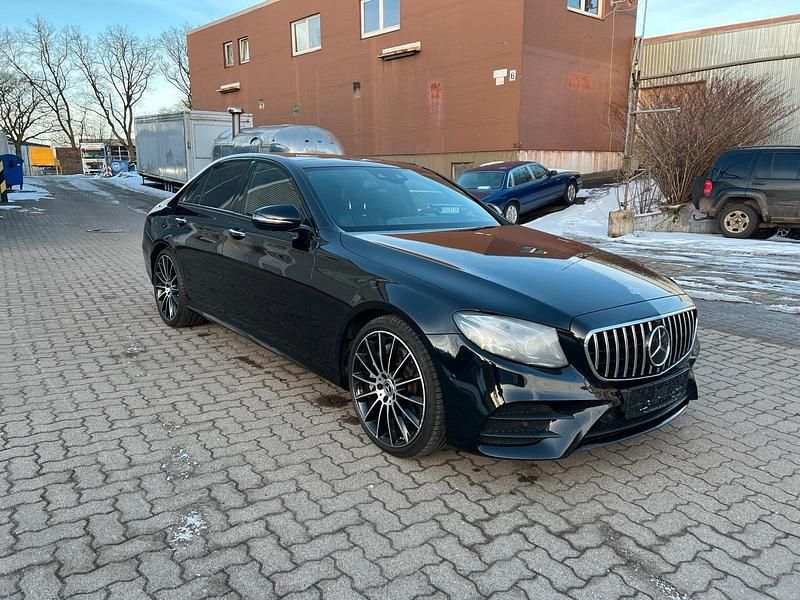 Gebraucht Mercedes E350 258 PS (189 kW) 2016 Schwarz Limousine
