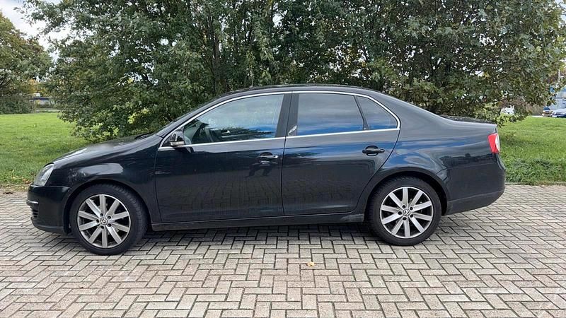 Gebraucht VW Jetta 122 PS (89 kW) 2007 Schwarz Limousine
