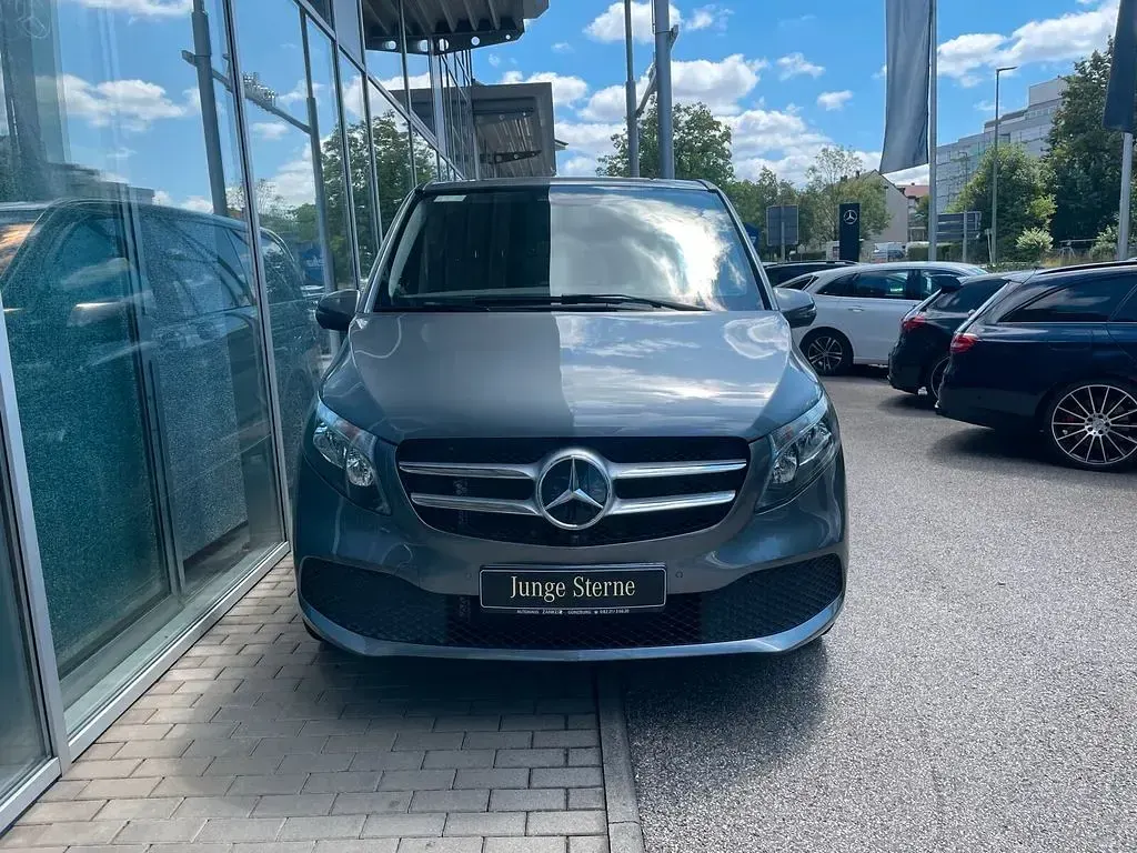 Gebraucht Mercedes V250 190 PS (139 kW) 2023 Selenitgrau Van / Kleinbus