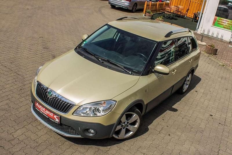 Gelb Gebraucht 2010 Skoda Fabia Ambiente Kombi | 5.999 € (Teuer) - Bild 1/4