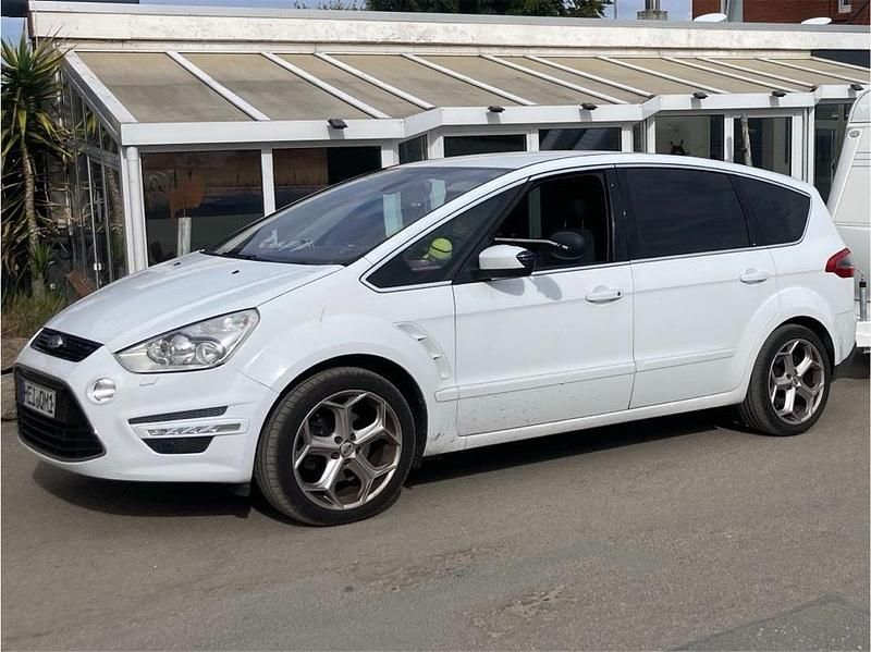 Weiß Gebraucht 2012 Ford S-MAX Titanium Van / Kleinbus | 6.000 € (Guter Preis) - Bild 1/2