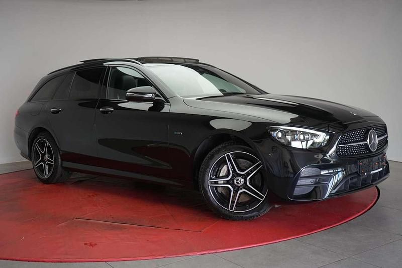 Obsidian black Gebraucht 2021 Mercedes E300 AMG Kombi | 33.490 € (Fairer Preis) - Bild 1/4