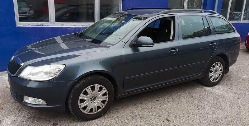 Gebraucht Skoda Octavia 105 PS (77 kW) 2010 Grau Kombi