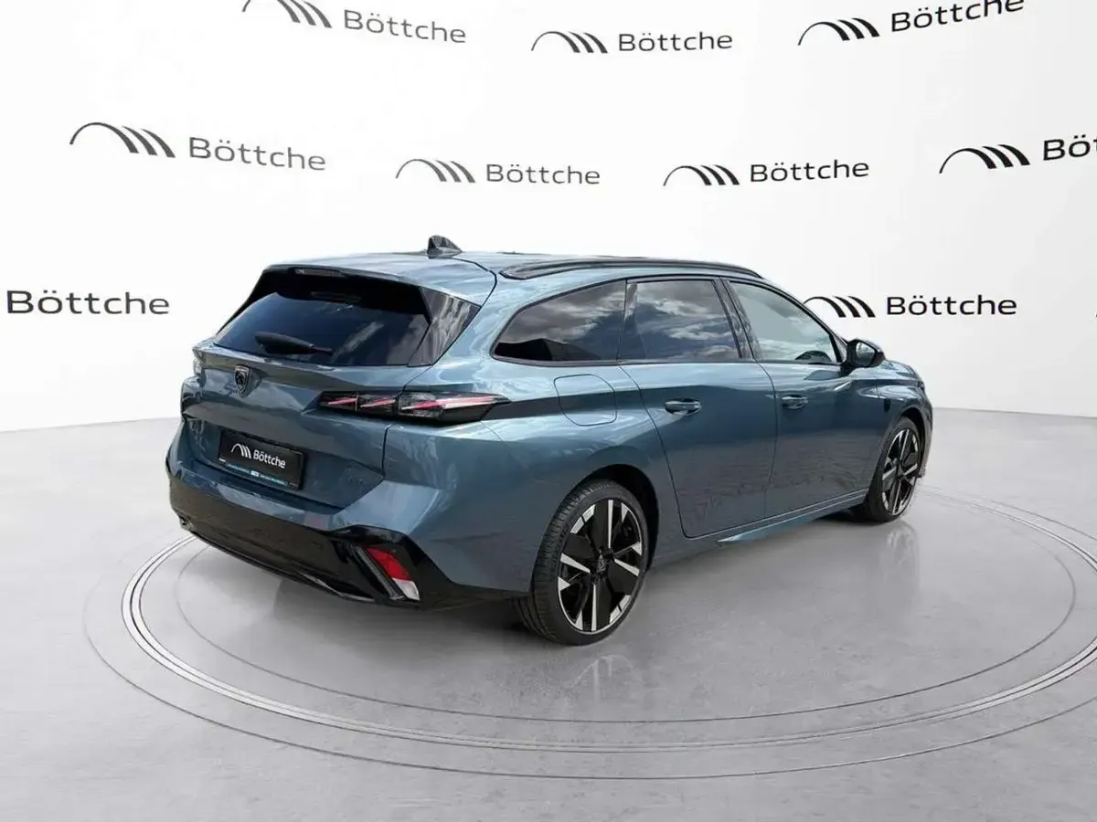 Neu Peugeot 308 131 PS (96 kW) 2026 Lackierung ingaroblau/typ aus Kombi