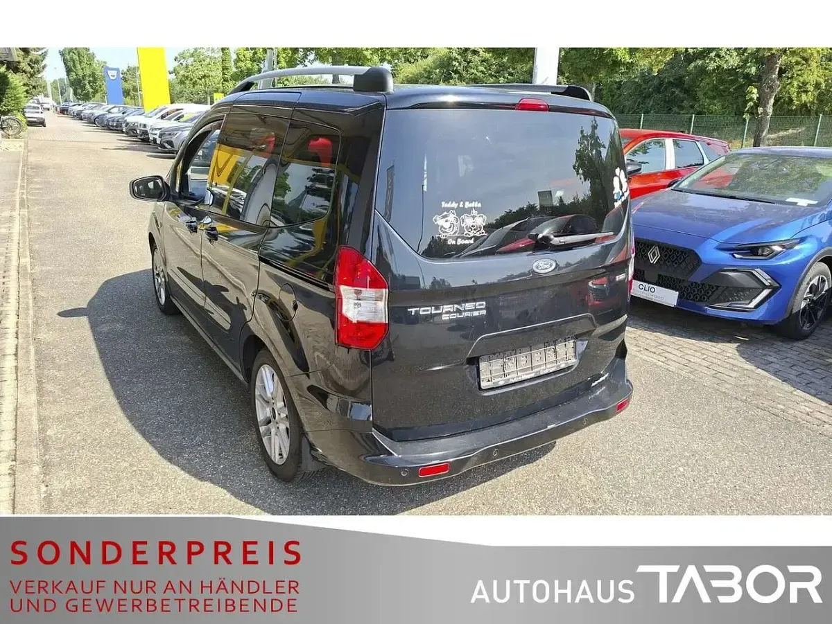 Gebraucht Ford Tourneo Courier Titanium 101 PS (74 kW) 2017 Shadow black Van / Kleinbus