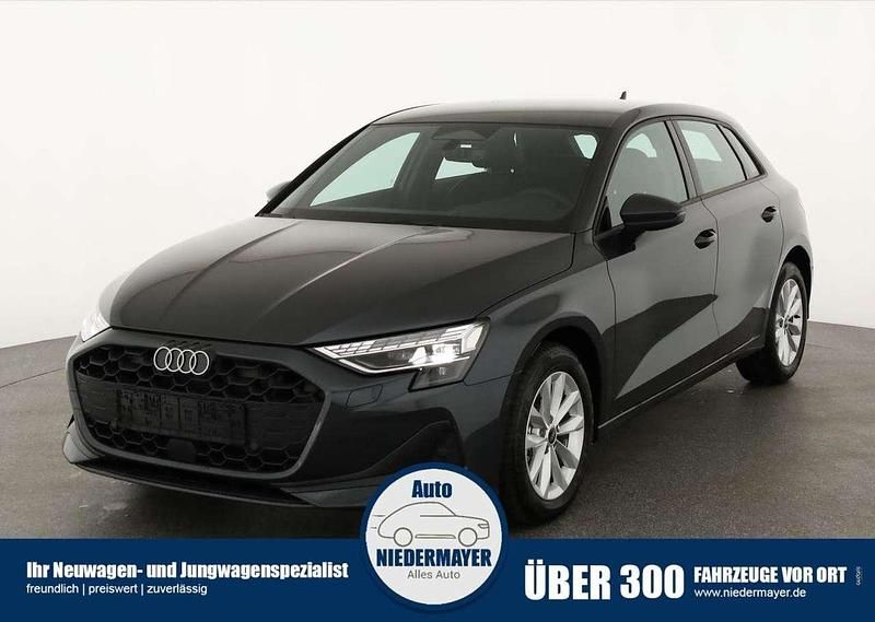 Manhattan grau metallic Neu 2025 Audi A3 Sportback Kleinwagen | 31.995 € (Superpreis) - Bild 1/4