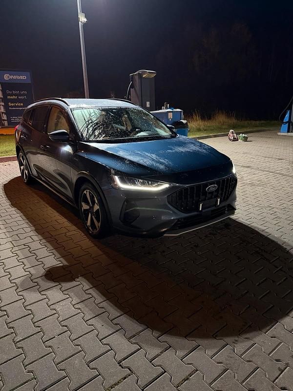 Blau Gebraucht 2022 Ford Focus Active Kombi | 17.695 € (Fairer Preis) - Bild 1/4