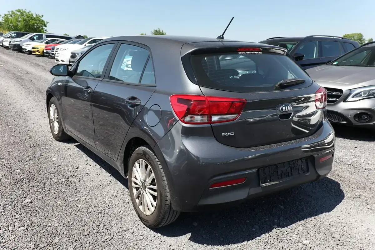 Gebraucht Kia Rio Edition 7 84 PS (61 kW) 2019 Platinim graphite metallic Limousine