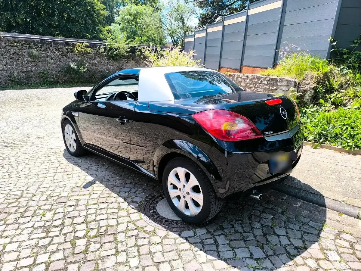 Gebraucht Opel Tigra 90 PS (66 kW) 2008 Schwarz Cabrio