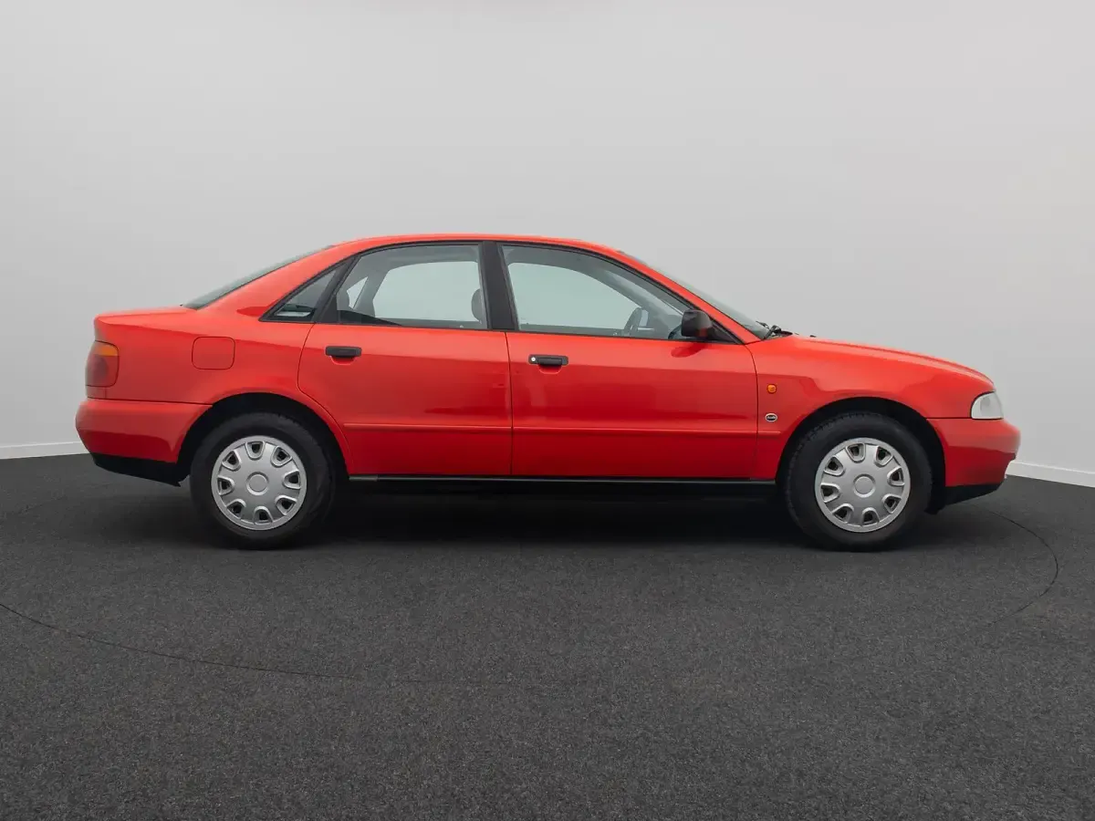 Second-hand Audi A4 101 CP (74 kW) 1995 Roșu Berlinǎ
