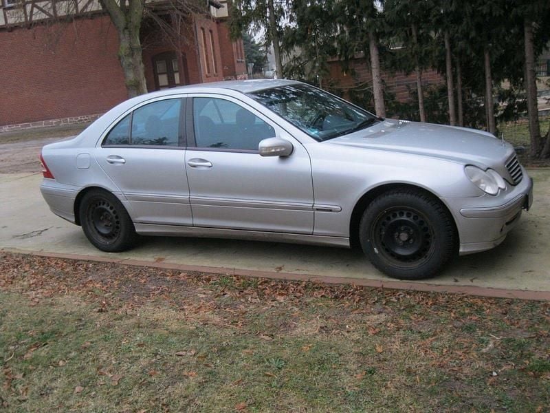 Silber Gebraucht 2001 Mercedes C240 Avantgarde Limousine | 1.999 € (Fairer Preis) - Bild 1/4