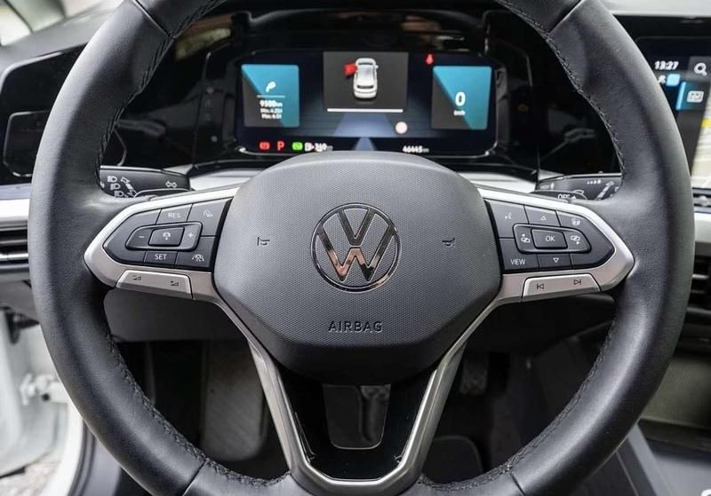 Gebraucht VW Golf VIII Move 116 PS (85 kW) 2023 Weiß Limousine