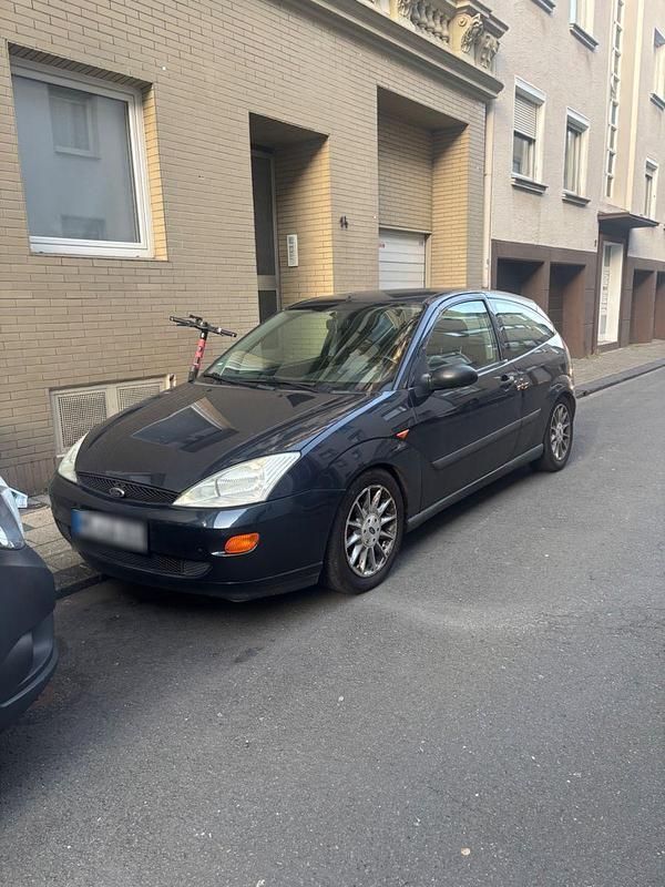 Second-hand Ford Focus 116 CP (85 kW) 2001 Albastru Berlinǎ