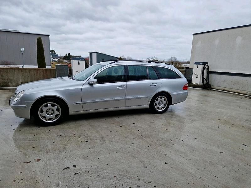 Gebraucht Mercedes E220 150 PS (110 kW) 2005 Silber Kombi