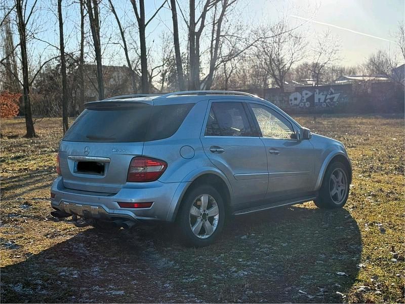 Blau Gebraucht 2008 Mercedes ML320 AMG SUV | 4.900 € - Bild 1/4
