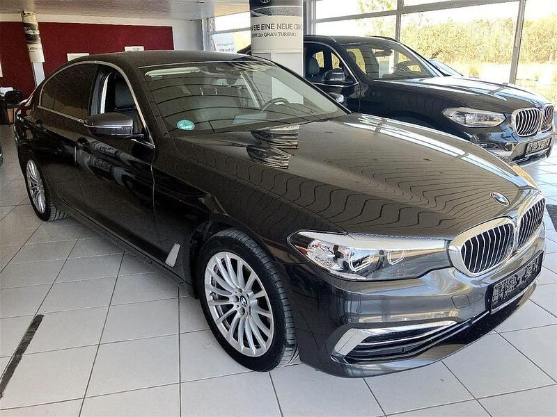 Sophistograu brillant metallic Gebraucht 2020 BMW 520 Luxury Line Limousine | 27.475 € (Guter Preis) - Bild 1/4