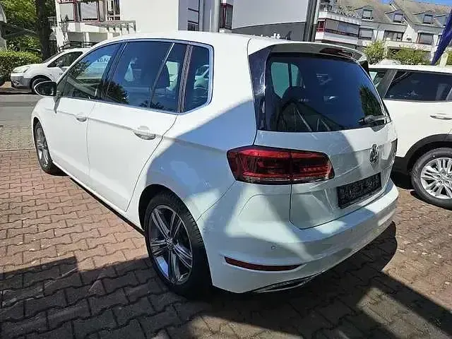 Gebraucht VW Golf VII Highline 150 PS (110 kW) 2018 Weiß Limousine