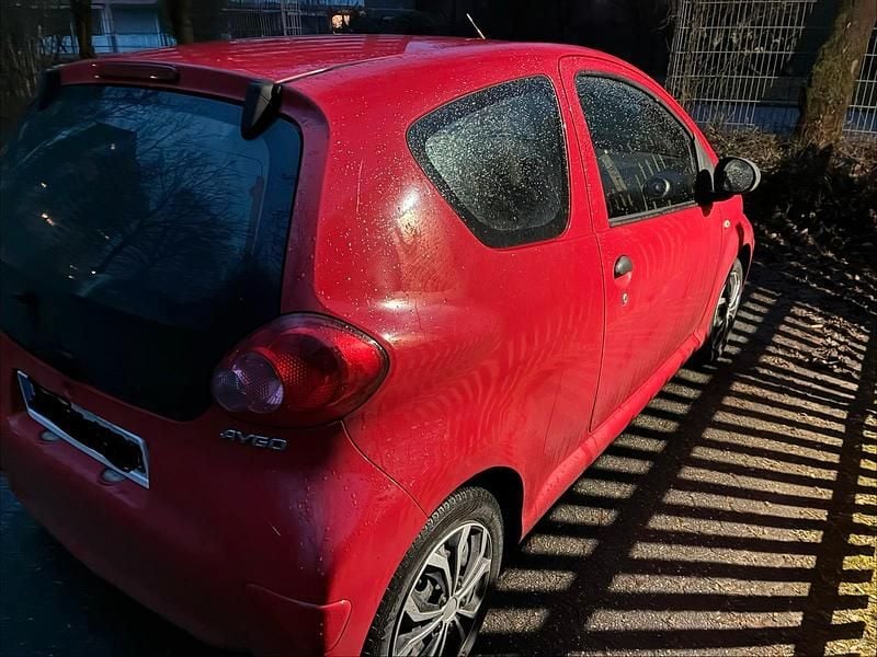 Gebraucht Toyota Aygo 68 PS (50 kW) 2008 Rot Kleinwagen