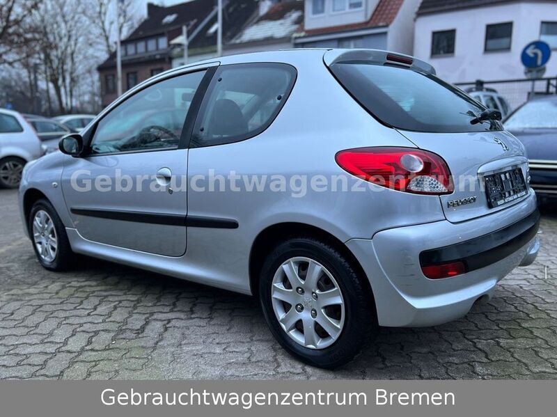 Gebraucht Peugeot 206+ Style 75 PS (55 kW) 2009 Grau Kleinwagen