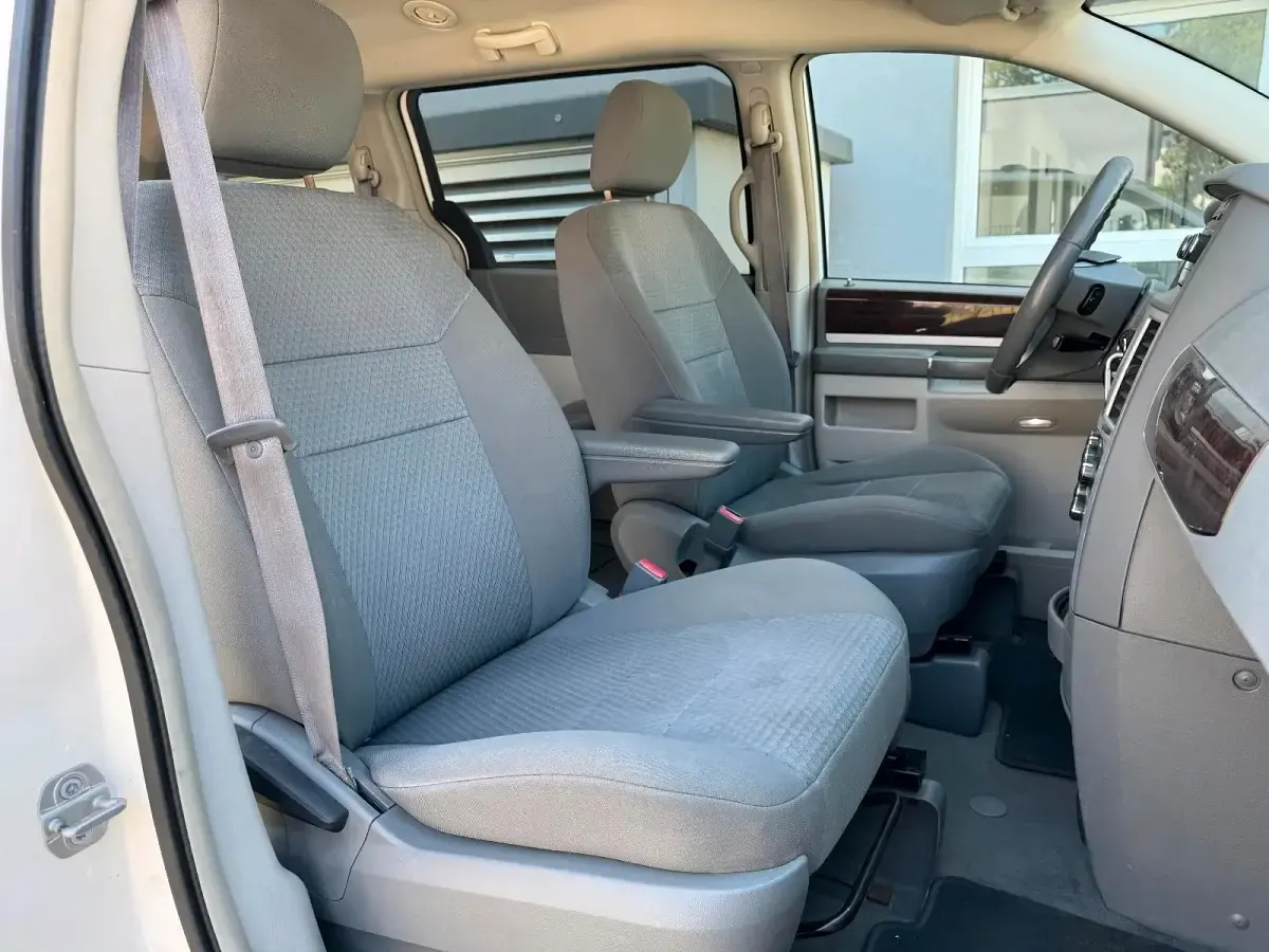 Gebraucht Chrysler Grand Voyager Touring 142 PS (104 kW) 2010 Weiß Van / Kleinbus