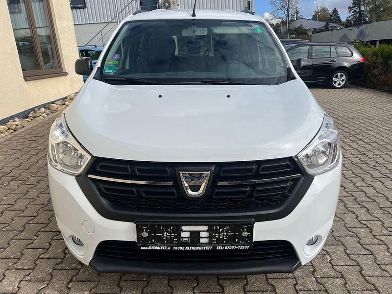 Weiß Gebraucht 2019 Dacia Lodgy Comfort Van / Kleinbus | 8.999 € (Fairer Preis) - Bild 1/4