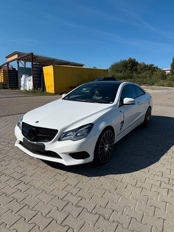 Weiß Gebraucht 2016 Mercedes E320 Sport Edition Coupé | 13.999 € - Bild 1/4