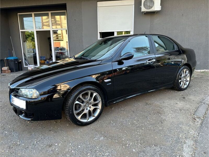 Schwarz Gebraucht 2003 Alfa Romeo 156 Distinctive Limousine | 9.990 € - Bild 1/4
