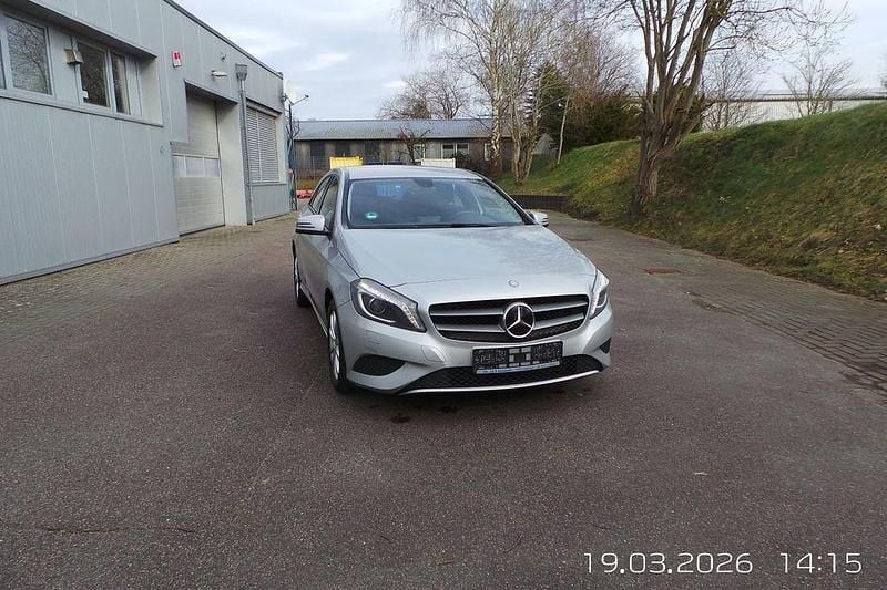 Gebraucht Mercedes A200 136 PS (100 kW) 2013 Silber Limousine