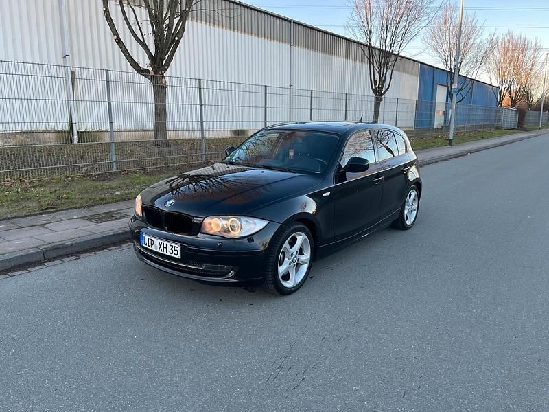 Schwarz Gebraucht 2011 BMW 123 Kleinwagen | 7.000 € - Bild 1/4