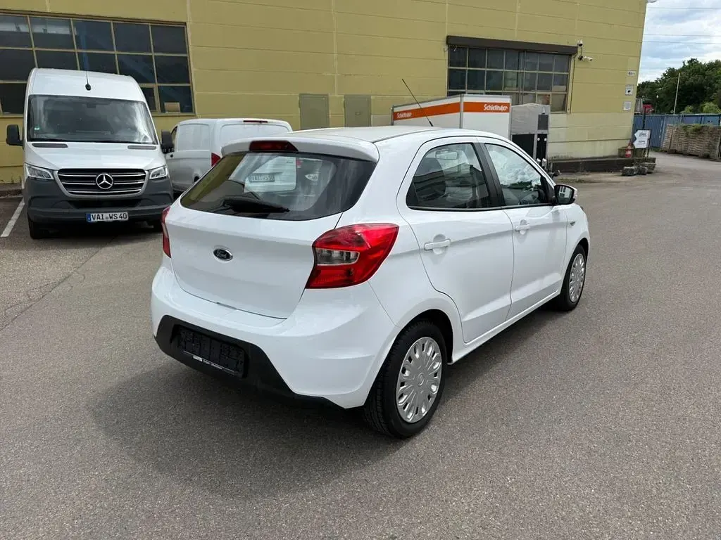 Gebraucht Ford Ka Plus Basis 69 PS (50 kW) 2017 Weiß Kleinwagen