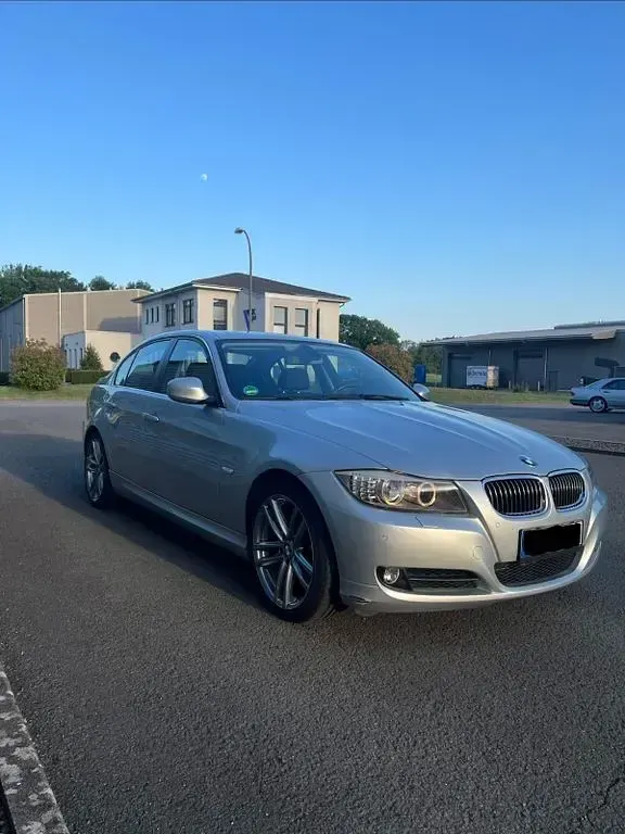 Gebraucht BMW 325 Comfort Edition 218 PS (160 kW) 2010 Silber Limousine