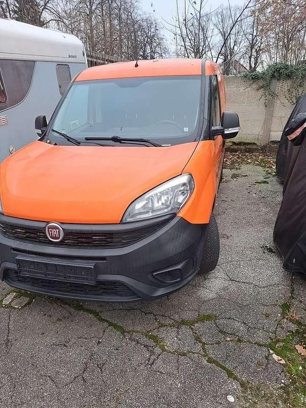 Gebraucht Fiat Doblò 75 PS (55 kW) 2016 Orange Van / Kleinbus