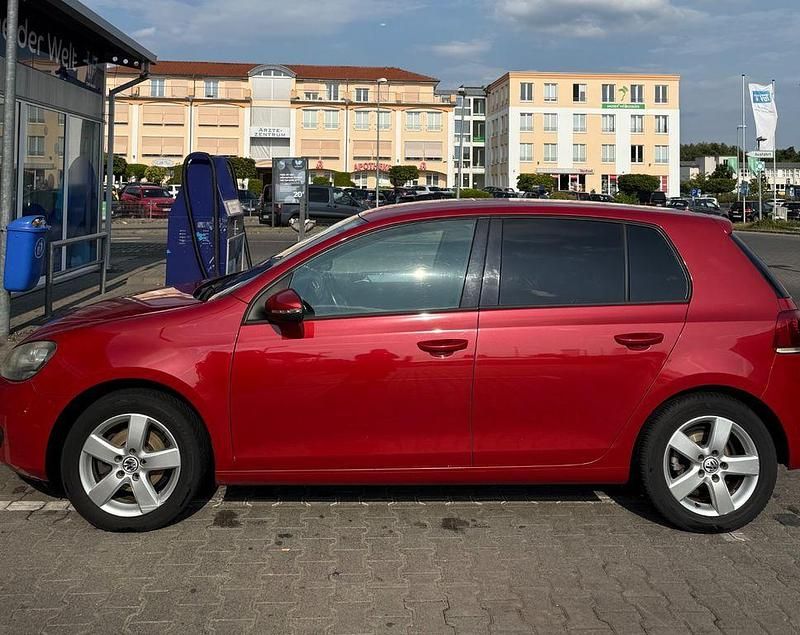 Rot Gebraucht 2010 VW Golf VI Team Limousine | 5.000 € (Fairer Preis) - Bild 1/4