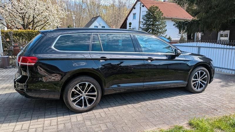 Second-hand VW Passat 150 CP (110 kW) 2018 Negru Break