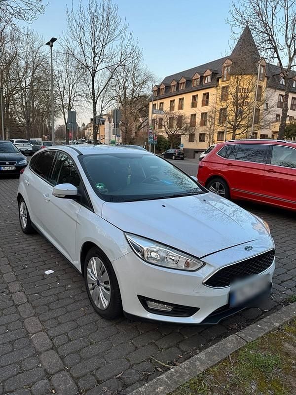 Gebraucht Ford Focus 125 PS (91 kW) 2015 Weiß Kleinwagen