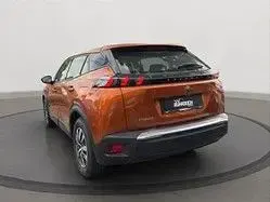Gebraucht Peugeot e-2008 Active 100 kW (136 PS) 2022 Lackierung orange fusion/ty... SUV