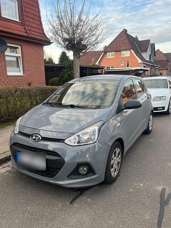 Gebraucht Hyundai i10 67 PS (49 kW) 2014 Grau Kleinwagen