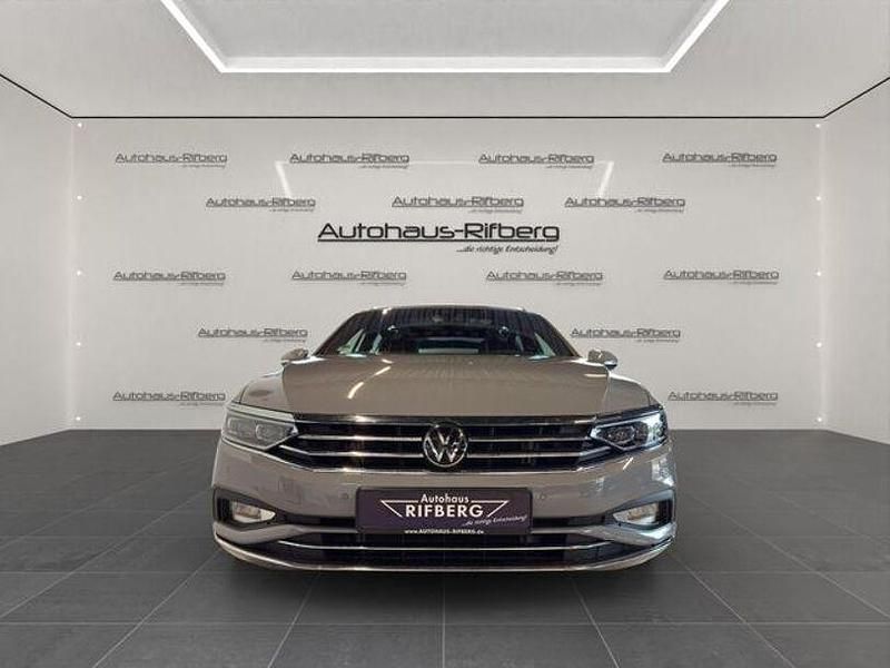 Gebraucht VW Passat Elegance 150 PS (110 kW) 2024 Grau Kombi