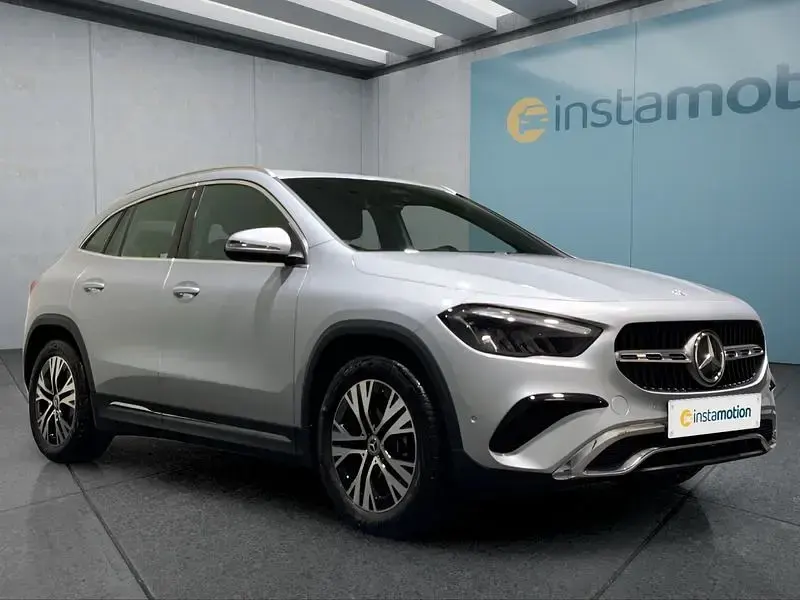Gebraucht Mercedes GLA200 163 PS (119 kW) 2025 Silber SUV