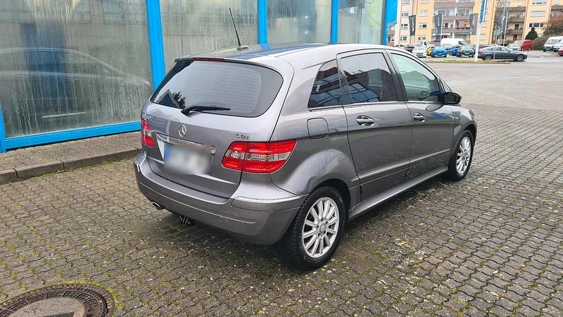 Gebraucht Mercedes B200 140 PS (102 kW) 2007 Grau Van / Kleinbus