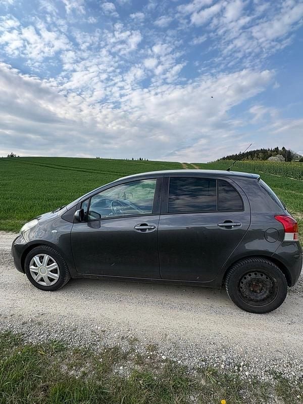 Gebraucht Toyota Yaris Sol 101 PS (74 kW) 2009 Grau Kleinwagen