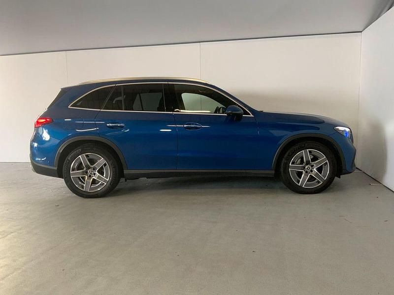 Gebraucht Mercedes GLC450 AMG line 367 PS (269 kW) 2025 Metalliclack spektralblau SUV
