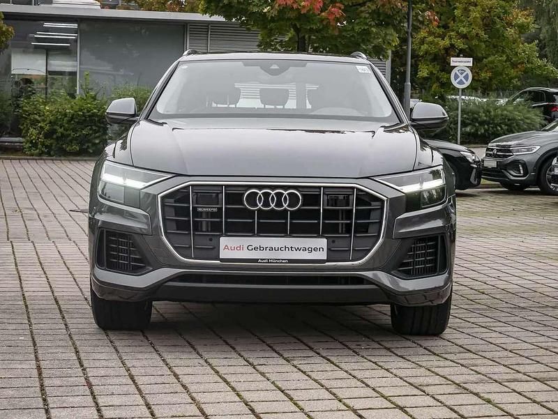Gebraucht Audi Q8 Ambiente 381 PS (280 kW) 2022 Samuraigrau SUV