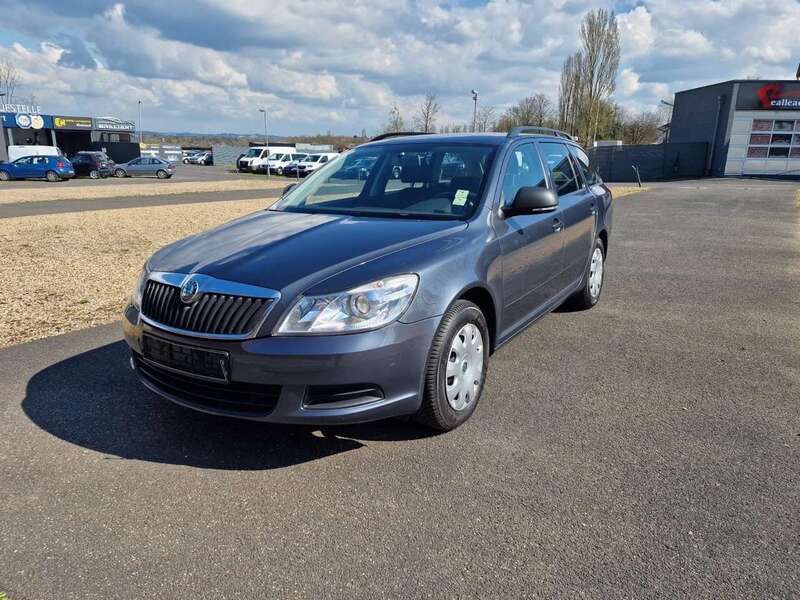 Grau Gebraucht 2011 Skoda Octavia Ambiente Kombi | 3.750 € (Guter Preis) - Bild 1/4