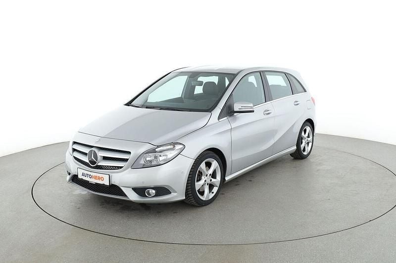 Grau Gebraucht 2014 Mercedes B180 Van / Kleinbus | 15.490 € (Fairer Preis) - Bild 1/3