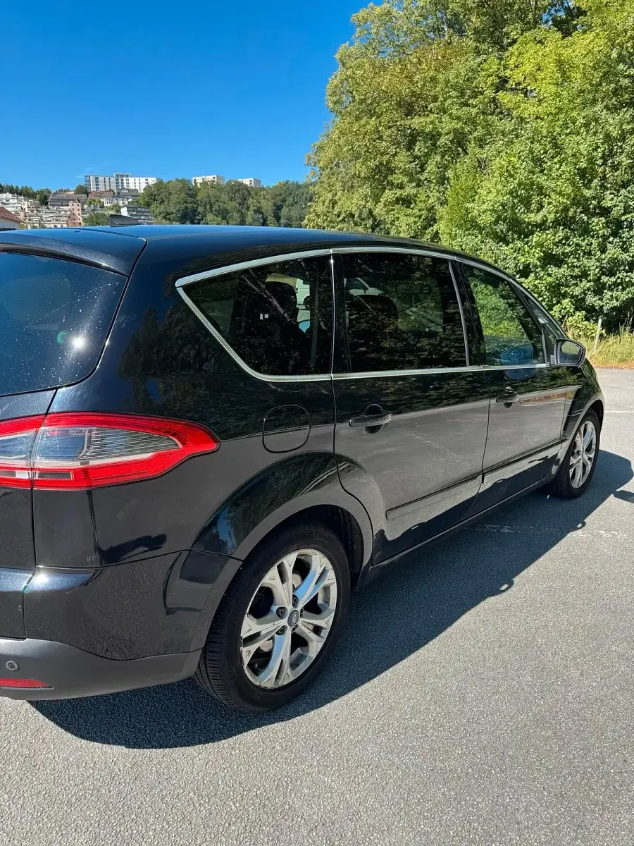 Gebraucht Ford S-MAX S 163 PS (119 kW) 2015 Schwarz Van / Kleinbus