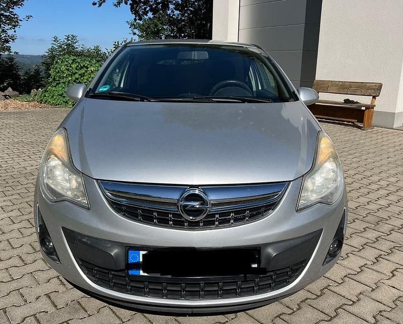 Silber Gebraucht 2011 Opel Corsa Edition Kleinwagen | 3.550 € (Fairer Preis) - Bild 1/4